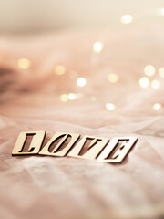 Love - napis z drewnianych klocków, miłość, kochać, walentynki  - obrazy, fototapety, plakaty