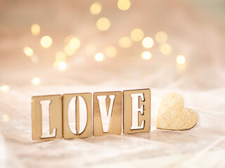 Love - napis z drewnianych klocków, miłość, kochać, walentynki  © Klaudia Baran