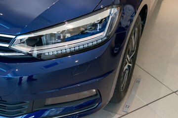 車のヘッドライト © Metro Hopper