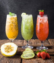 Caipifruta Caipiroska Maracujá Kiwi Morango