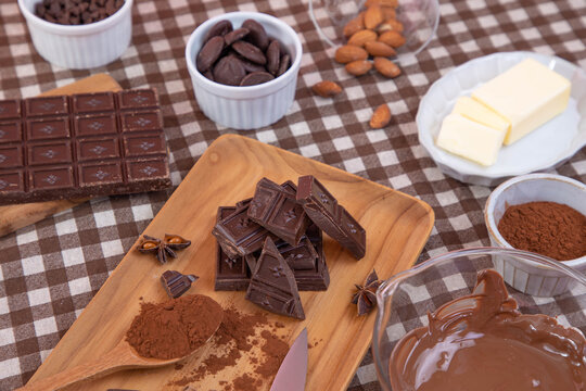 チョコレート菓子を手作りする時の材料イメージ