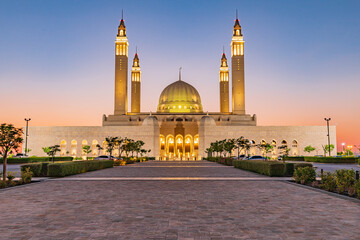 Fototapeta na wymiar Sunset at the Sultan Qaboos Grand Mosque.