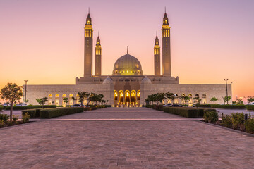 Fototapeta na wymiar Sunset at the Sultan Qaboos Grand Mosque.