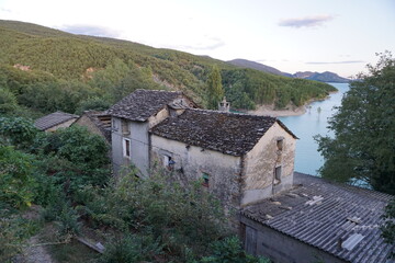Fototapeta na wymiar Views of Embalse of Mediano in Huesca, Spain.
