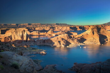 Mesas of Lake Powell from Altrom Point
