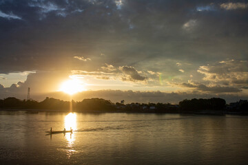 Atardecer en los llanos orientales, Arauquita Arauca, en el rio Arauca.