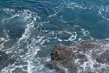 串木野市照島海岸の打ち寄せる波	