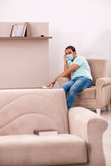 Obraz premium Young man boring at home during pandemic