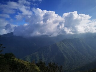 Obraz premium clouds over the Nilgiri mountains,Tamilnadu, India. 
