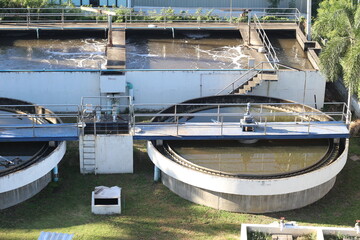 Wastewater treatment pond for recycle dirty sewage water