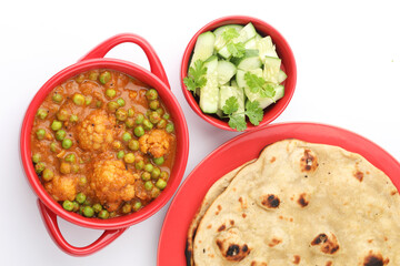 gobi mutter or cauliflower and green peas gravy with tandoori roti and cucumber, North Indian food