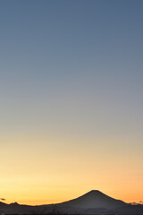 暮れなずむ富士山（夕景）