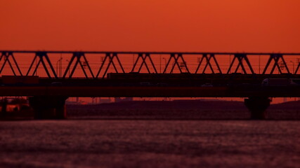 Plakat 夕方の鉄橋と列車と川面