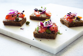 Open face sandwiches with salmod, red onions , capers and soft cheese