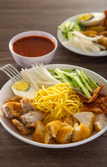 Mee Rojak is Malaysia Indian food of noodle with peanut sauce.
