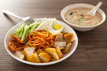 Mee Rojak is Malaysia Indian food of noodle with peanut sauce.