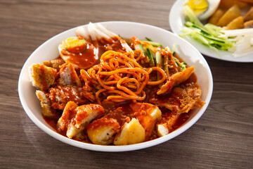 Mee Rojak is Malaysia Indian food of noodle with peanut sauce.