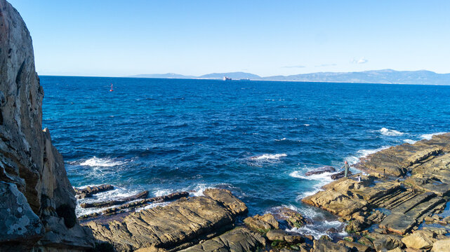 sea coast pictures  . rocks and waves