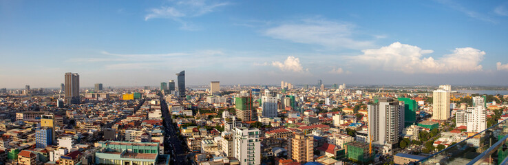 Fototapeta na wymiar Phnom Penh cambodia overview Daytime from Sky bar in the middle of city