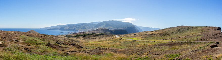 Fototapeta na wymiar Madeira Peninsula Viewpoint with coast on both sides