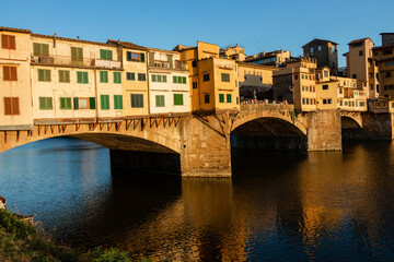 Obraz premium the famous Ponte Vecchio arch bridge over the Arno river close up