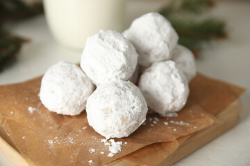 Fototapeta na wymiar Tasty Christmas snowball cookies on light table, closeup