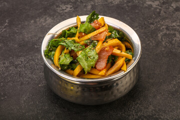 Salad with mango and chicken