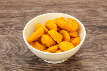 Marinated yellow patisson in the bowl
