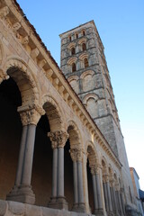 Fototapeta na wymiar Atrio y torre de la Iglesia de San Vicente, Segovia