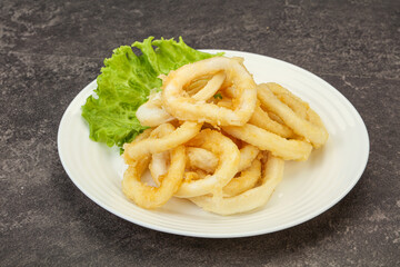 Roasted squid rings with salad