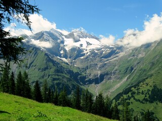Fototapeta na wymiar Alps, National Park in the Grossglockner area of ​​Austria, rocks, cliff