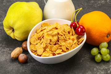 Breakfast with corn flakes and milk