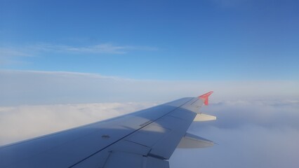 Fototapeta na wymiar wing of airplane in the sky