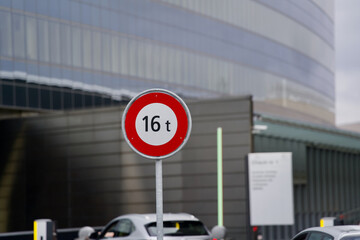 Traffic sign weight limit 16 tons.