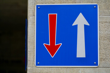 Traffic sign priority must be given to vehicles from the opposite direction.