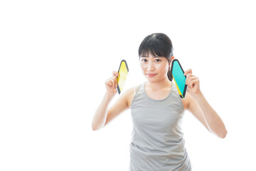 初心者マークを持つスポーツウェアを着た女性