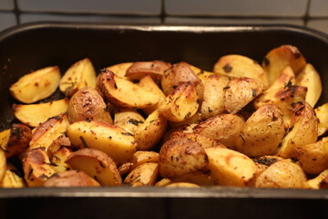 Baked potatoes with Provencal herbs