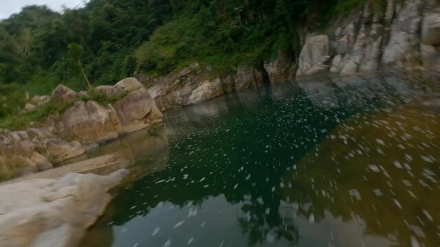 Vuelo Cinematico en el Charco Los Morones en Utuado Puerto Rico, Rio Hermoso 1. Cinematic Flight in the Charco Los Morones in Utuado Puerto Rico, Rio Hermoso 1