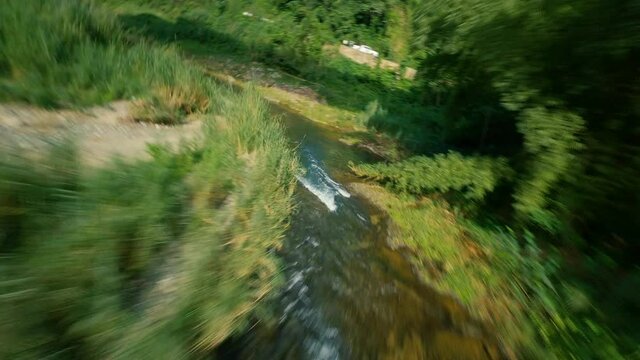 Puente Elevado en Utuado Puerto Rico Junto a Un hermoso Rio con un drone FPV 4K 30fps, Elevated Bridge in Utuado Puerto Rico Next to a Beautiful River with a 4K 30fps FPV Drone