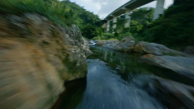 Un hermoso Rio en Utuado Puerto Rico con un drone FPV 4K 30fps, Beautiful River in Utuado Puerto Rico.
