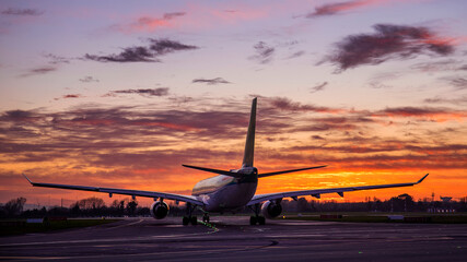 Dublin, Boeing 787 Dreamliner, Dublin Airport Unidentified Boeing employees continue work building a Boeing 787 jets	l