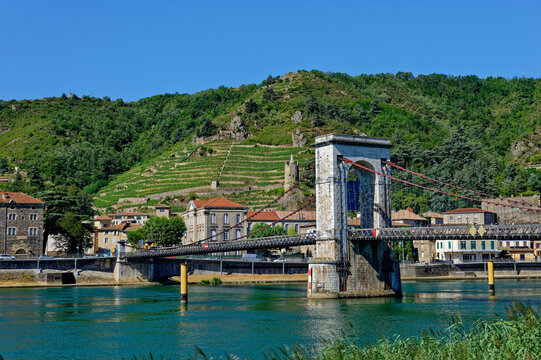 Tournon sur rhone, cycling hi-res stock photography and images - Alamy