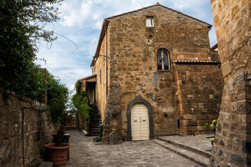 Fototapeta premium Beautiful alley in Civita di Bagnoregio, Lazio, Italy