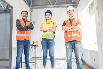 Obraz premium Young asian couple checking house with foreman engineering home inspection building house Walk home inspection with looking and pointing construction for check building home on job site to customers