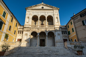 Fototapeta na wymiar La cattedrale dei Santi Pietro e Francesco a Massa in Toscana