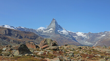 Das eindrückliche Matterhorn ist einer der höchsten Berge der Alpen und das Wahrzeichen der Schweiz