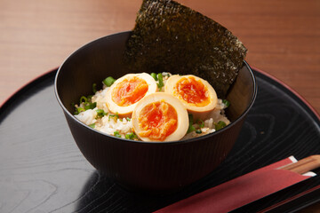 煮卵丼