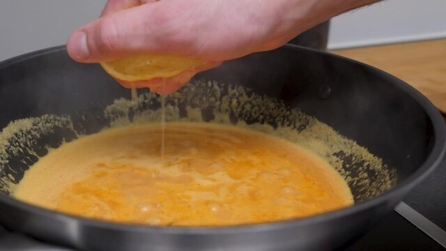Squeezing Lemon Juice into the Soup, Static camera