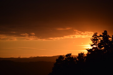 Fototapeta na wymiar Sunset turns sky orange
