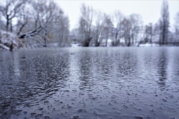 Winterlandschaft mit Eis und Schnee